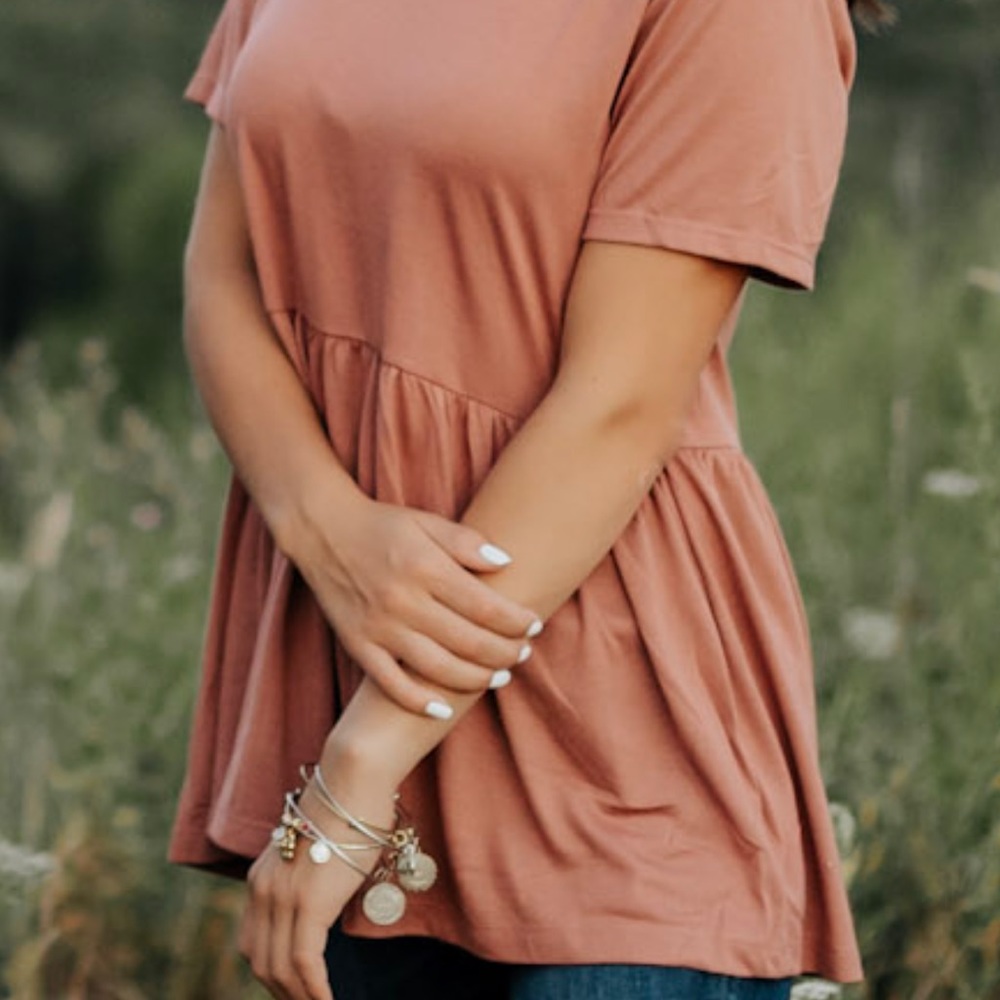 american eagle grey flowey tee